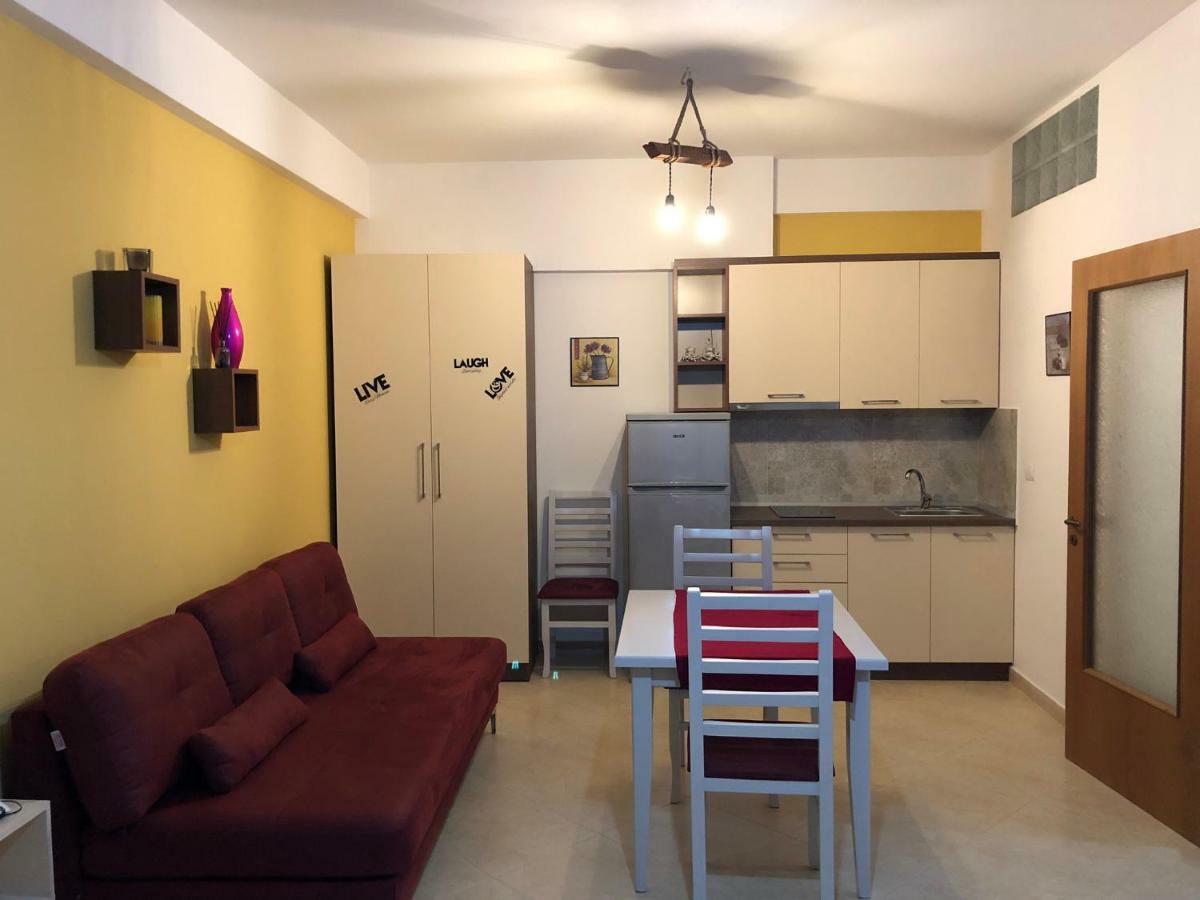 Appartamento Giallo Vlore Ngoại thất bức ảnh